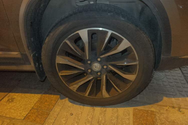 Used FORTHING T5L 2020 1.5T Automatic Luxury 7-Seater China VI Standard Right Front Wheel Hub