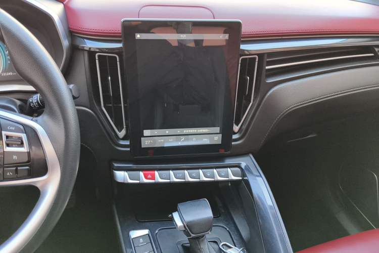 Used FORTHING T5L 2020 1.5T Automatic Luxury 7-Seater China VI Standard Audio And AC Panel