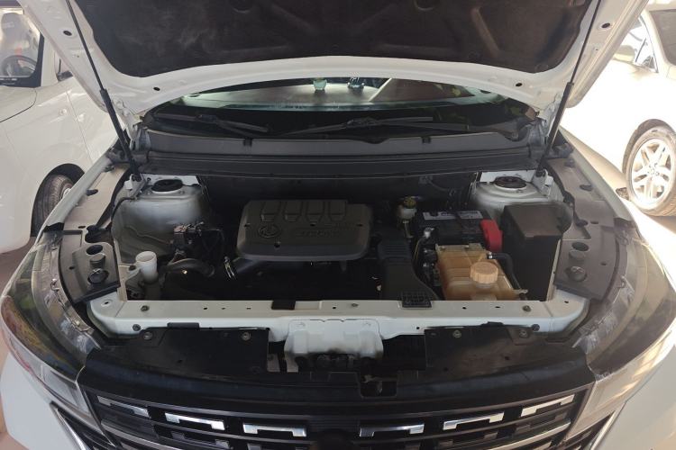Used FORTHING T5L 2020 1.5T Automatic Luxury 7-Seater China VI Standard Engine Bay