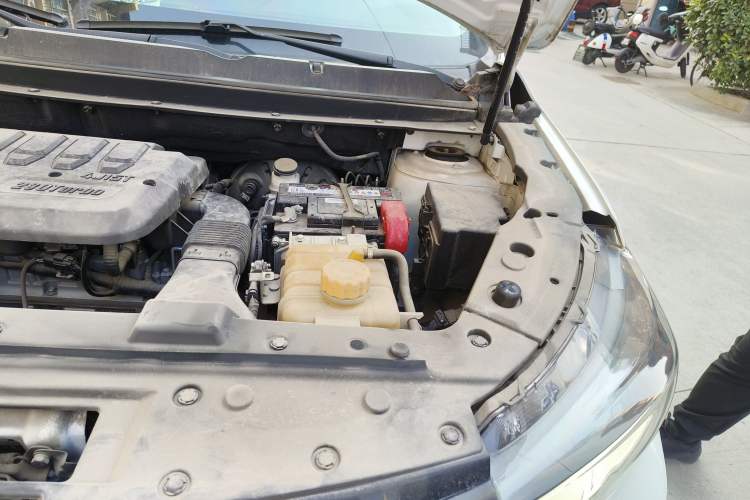 Used FORTHING T5L 2020 1.5T Automatic Luxury 7-Seater China VI Standard Engine Bay Left
