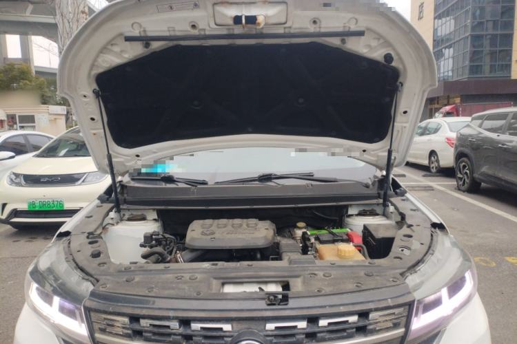 Used FORTHING T5L 2020 1.5T Automatic Luxury 7-Seater China VI Standard Engine Bay
