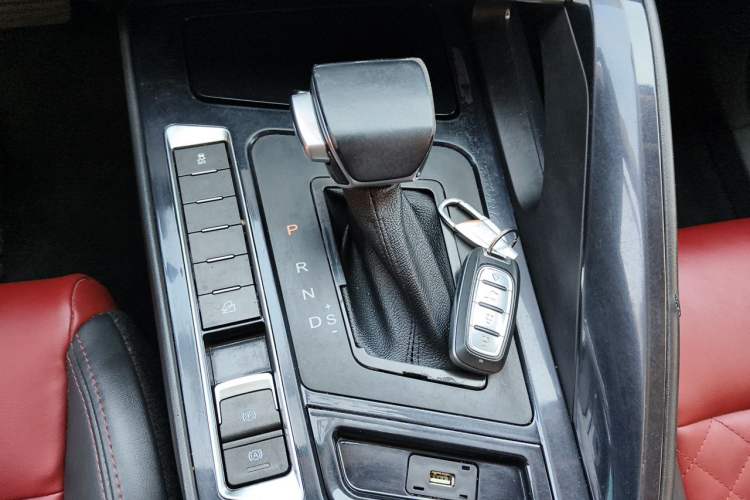 Used FORTHING T5L 2020 1.5T Automatic Luxury 7-Seater China VI Standard Gear Lever