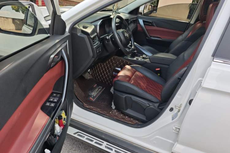 Used FORTHING T5L 2020 1.5T Automatic Luxury Model 5 Seats China VI Standard Interior 3