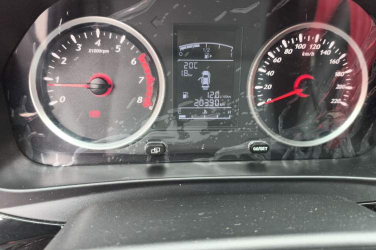 Used FORTHING T5L 2020 1.8T Manual Comfort 7-Seater China VI Odometer Close Up