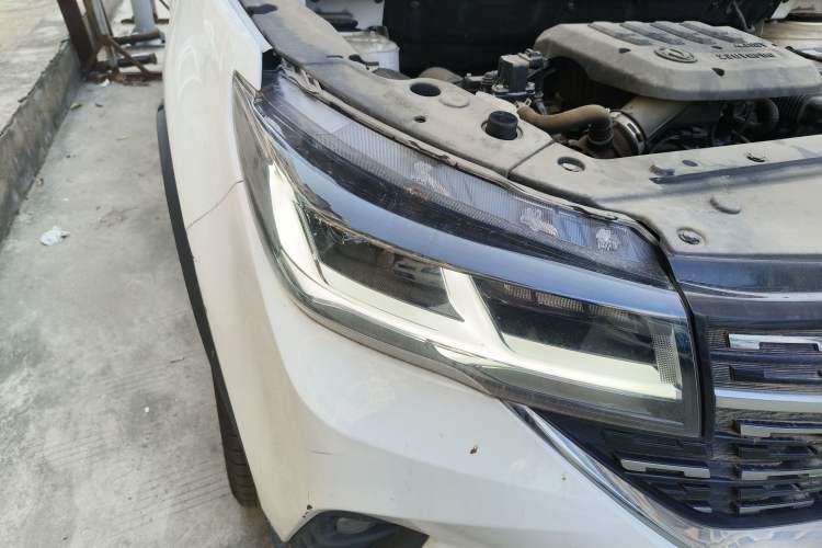 Used FORTHING T5L 2020 1.5T Automatic Luxury 7-Seater China VI Standard Right Front Headlight