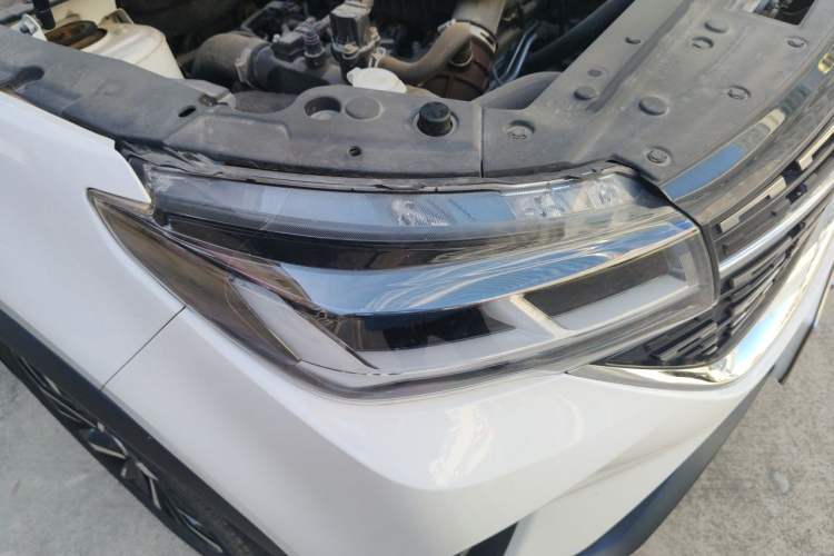 Used FORTHING T5L 2020 1.5T Automatic Luxury 7-Seater China VI Standard Right Front Headlight
