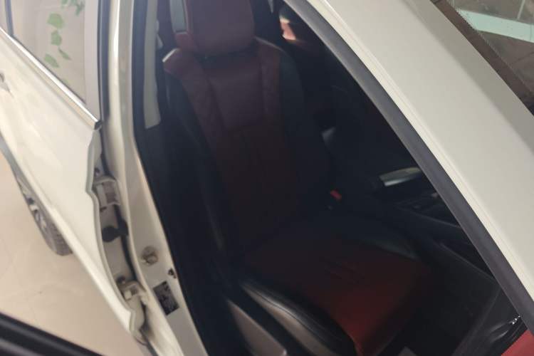 Used FORTHING T5L 2020 1.5T Automatic Luxury 7-Seater China VI Standard Right Front Seat