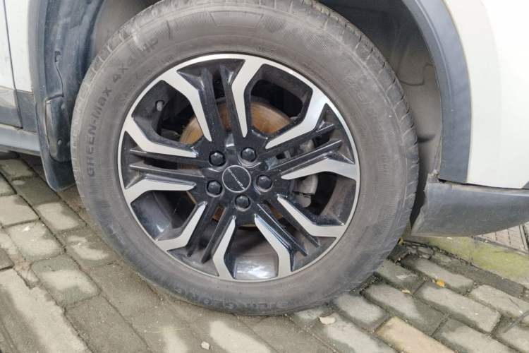Used FORTHING T5L 2020 Restyled 1.8T Manual Comfort Version 7 Seats Right Front Wheel Hub