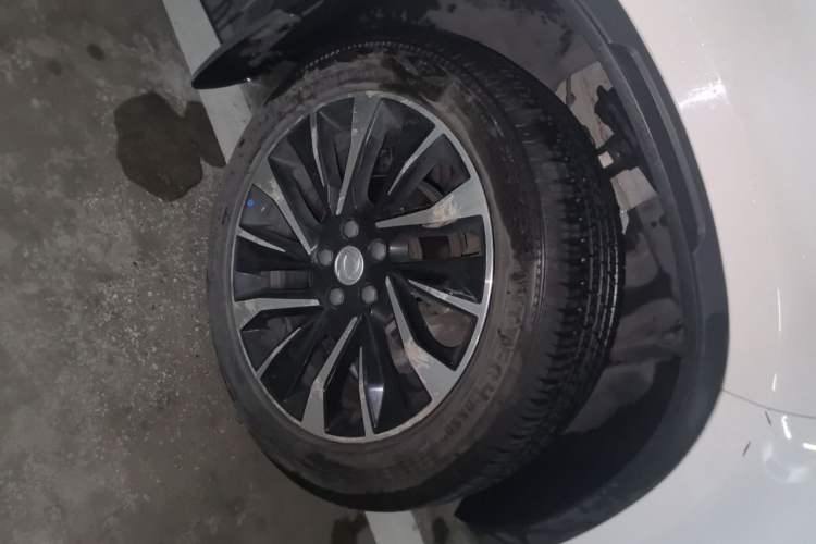 Used FORTHING T5L 2020 1.5T Automatic Luxury 7-Seater China VI Standard Right Front Wheel Hub