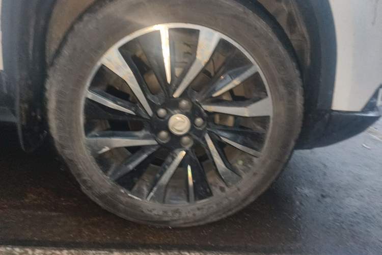Used FORTHING T5L 2020 Revised 1.5T Automatic Luxury 7-Seater Right Front Wheel Hub