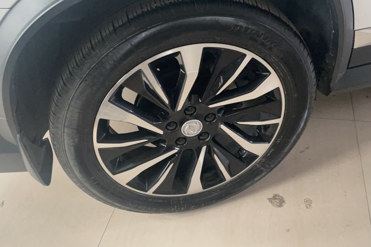 Used FORTHING T5L 2020 Revised 1.5T Automatic Luxury 7-Seater Right Rear Wheel Hub