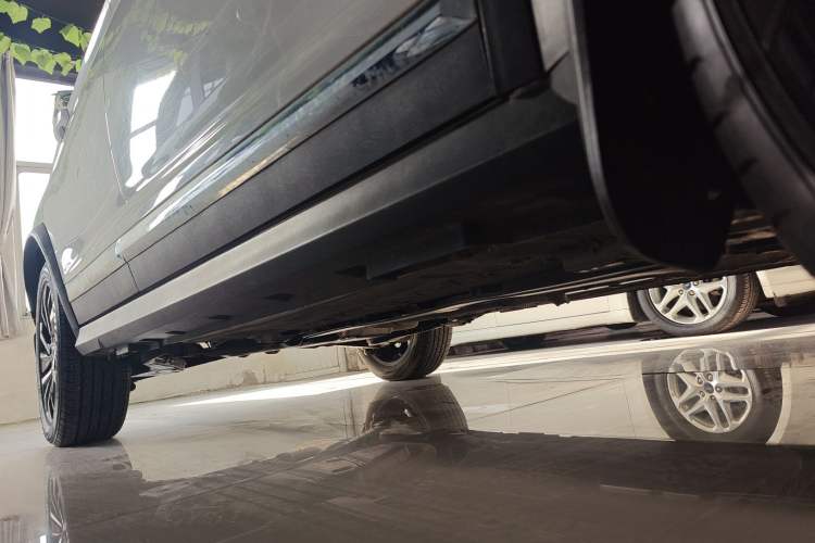 Used FORTHING T5L 2020 1.5T Automatic Luxury 7-Seater China VI Standard Right Side Sill