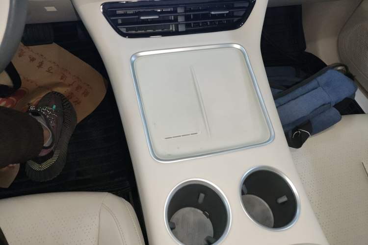 Used FORTHING Xinghai S7 2024 555 Luxury Edition Gear Lever