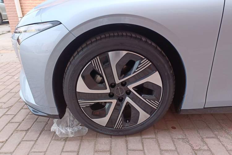 Used FORTHING Xinghai S7 2024 555 Luxury Edition Left Front Wheel Hub