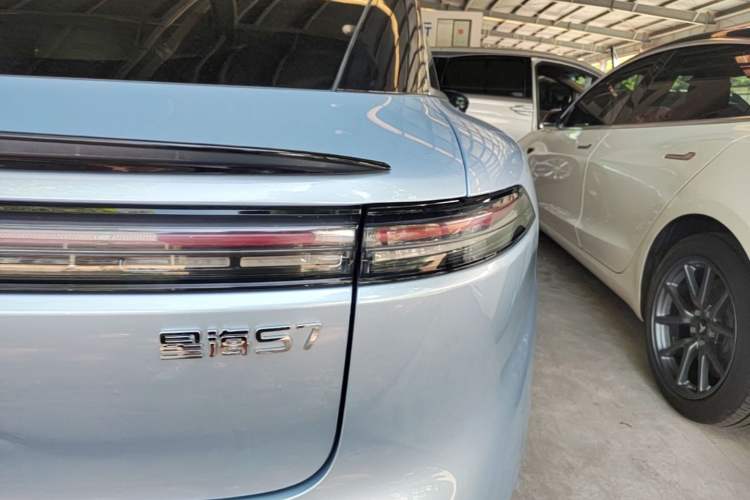 Used FORTHING Xinghai S7 2024 555 Luxury Edition Right Rear Taillight