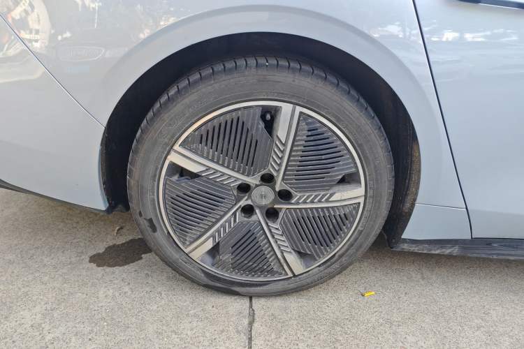 Used FORTHING Xinghai S7 2024 555 Luxury Edition Right Rear Wheel Hub
