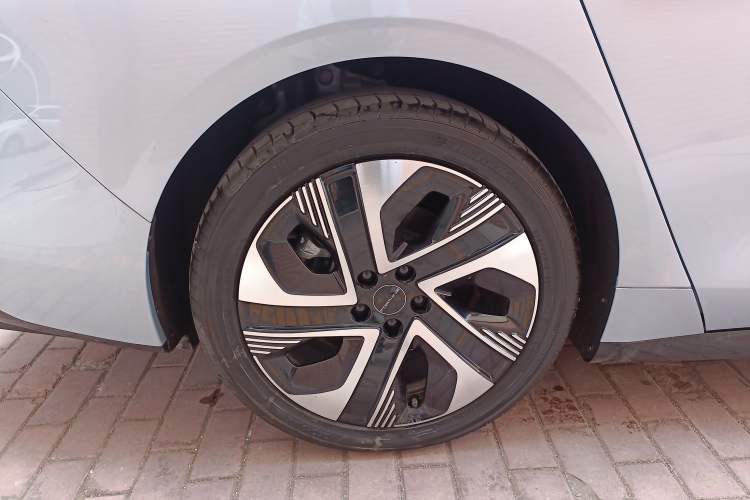 Used FORTHING Xinghai S7 2024 555 Luxury Edition Right Rear Wheel Hub