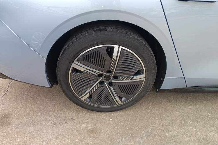 Used FORTHING Xinghai S7 2024 555 Luxury Edition Right Rear Wheel Hub