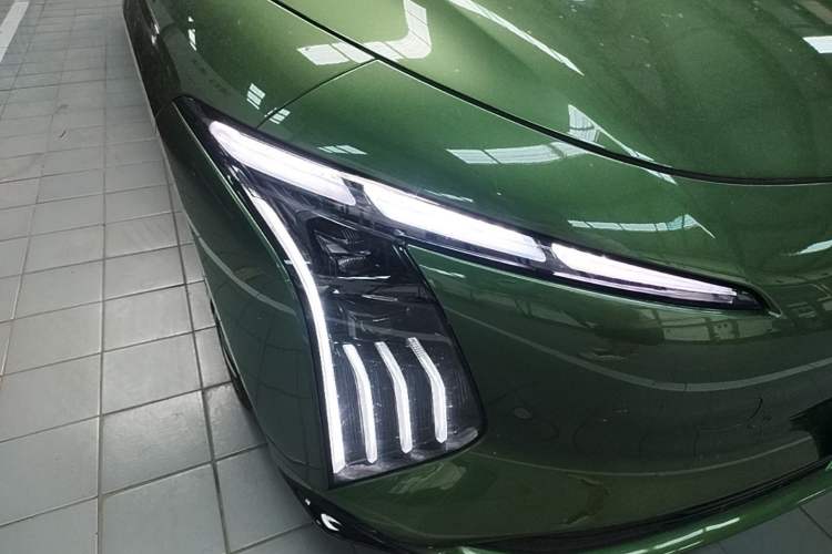 Used FORTHING Xinghai S7 2024 555 Luxury Edition Right Front Headlight