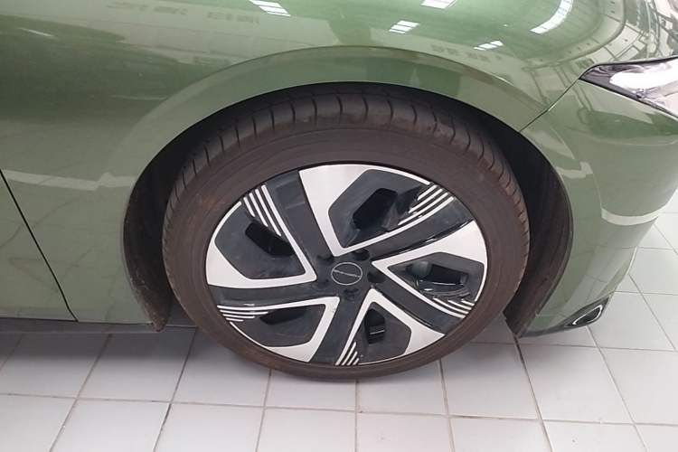 Used FORTHING Xinghai S7 2024 555 Luxury Edition Right Front Wheel Hub