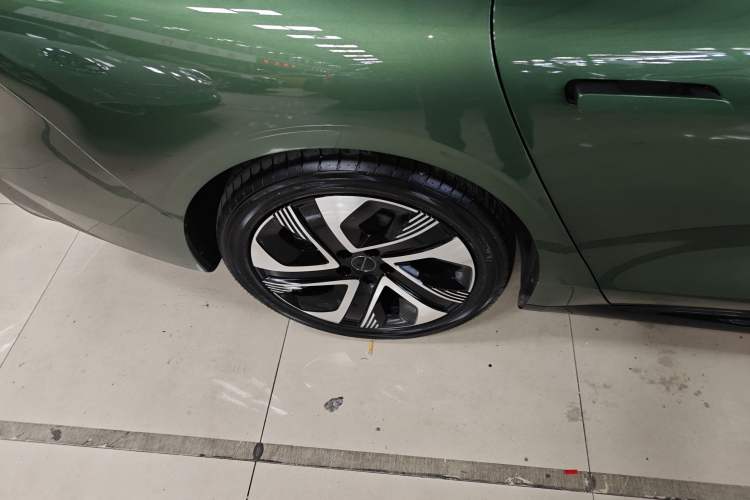 Used FORTHING Xinghai S7 2024 555 Luxury Edition Right Rear Wheel Hub