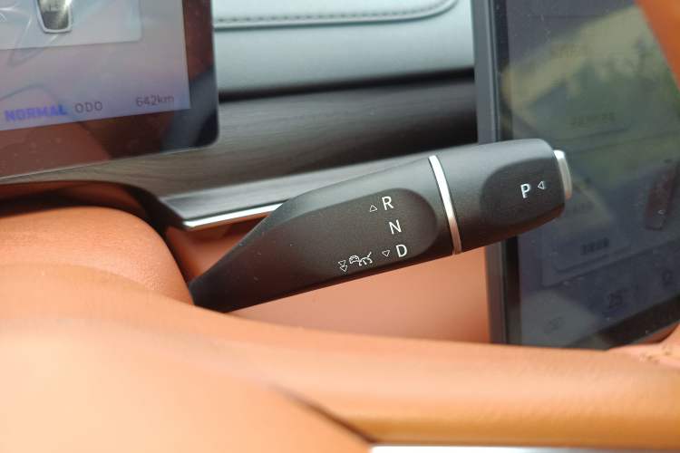 Used FORTHING Xinghai S7 2024 555 Luxury Edition Gear Lever
