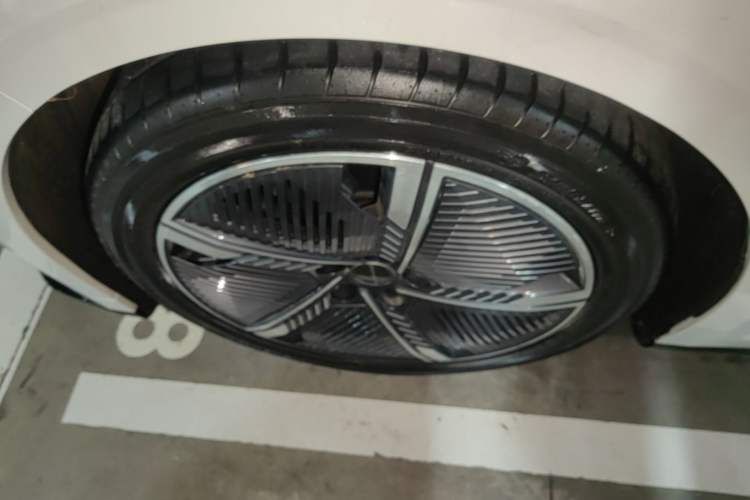 Used FORTHING Xinghai S7 2024 555 Luxury Edition Left Front Wheel Hub