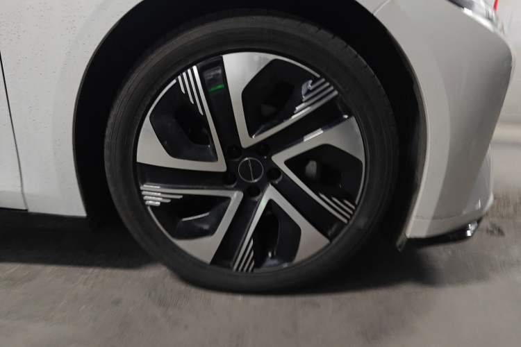 Used FORTHING Xinghai S7 2024 555 Luxury Edition Right Front Wheel Hub