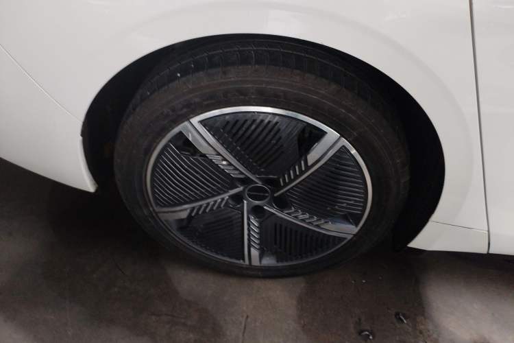 Used FORTHING Xinghai S7 2024 555 Luxury Edition Right Rear Wheel Hub