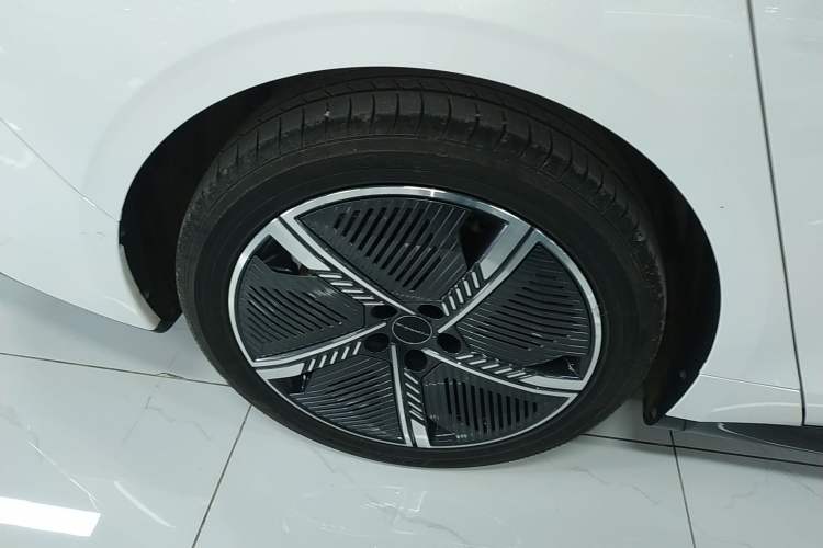 Used FORTHING Xinghai S7 2024 555 Luxury Edition Right Rear Wheel Hub
