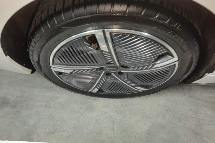 Used FORTHING Xinghai S7 2024 555 Luxury Edition Right Rear Wheel Hub