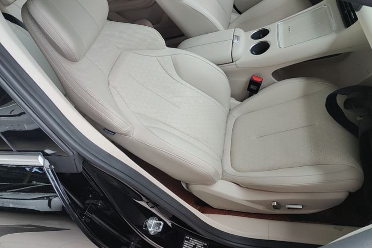 Used FORTHING Xinghai S7 2025 235 Range-Extended Luxury Edition Right Front Seat