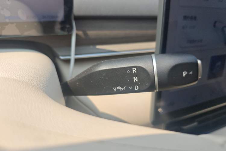 Used FORTHING Xinghai S7 2025 235 Range-Extended Enjoyment Version Gear Lever