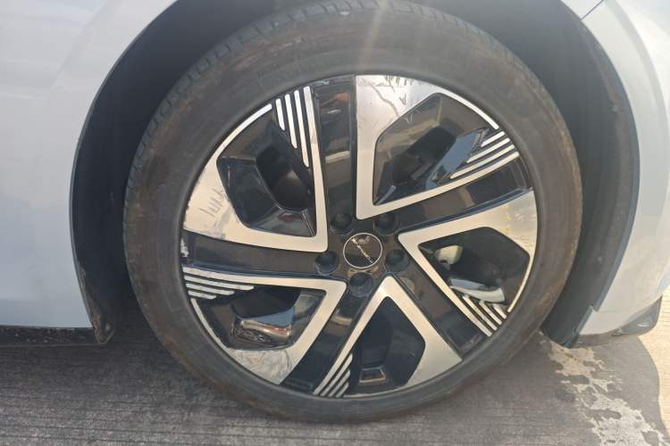 Used FORTHING Xinghai S7 2025 235 Range-Extended Enjoyment Version Right Front Wheel Hub