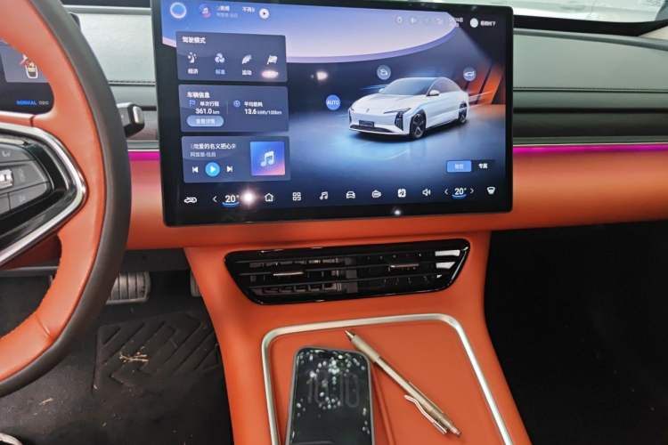 Used FORTHING Xinghai S7 2025 235 Range-Extended Luxury Edition Audio And AC Panel