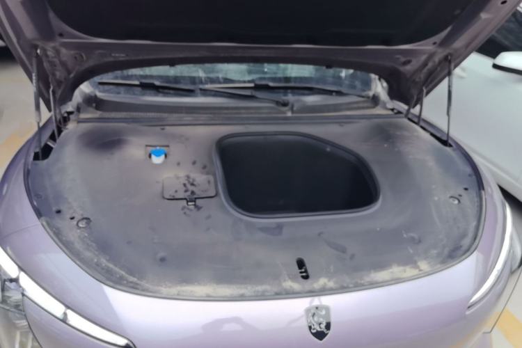 Used FORTHING Xinghai S7 2025 Model, 555 Star Creation Edition Engine Bay