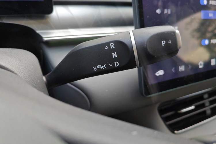 Used FORTHING Xinghai S7 2025 Model, 235 Range-Extended Executive Edition Gear Lever