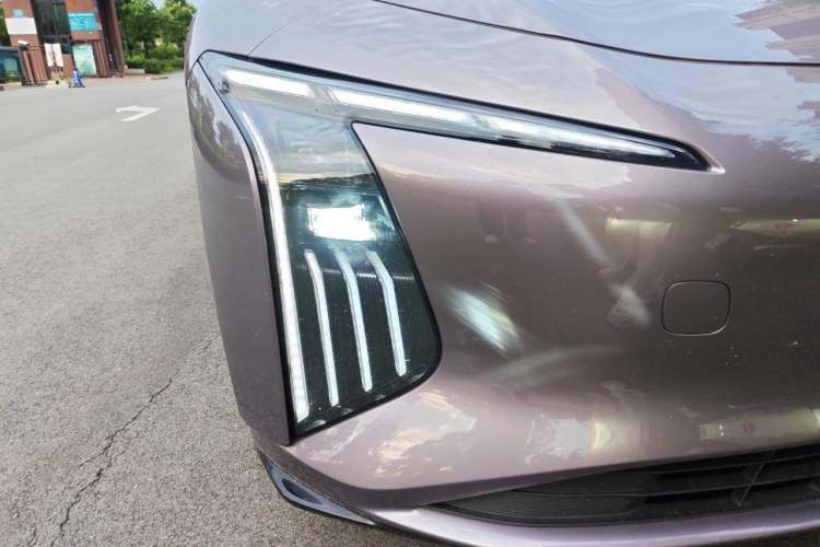 Used FORTHING Xinghai S7 2025 Model, 235 Range-Extended Executive Edition Right Front Headlight