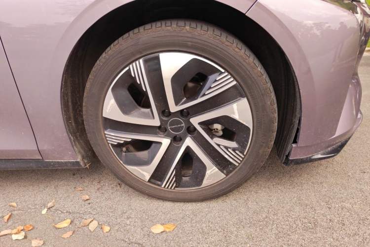 Used FORTHING Xinghai S7 2025 Model, 235 Range-Extended Executive Edition Right Front Wheel Hub