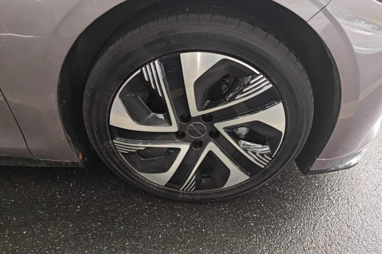 Used FORTHING Xinghai S7 2025 235 Range-Extended Luxury Edition Right Front Wheel Hub