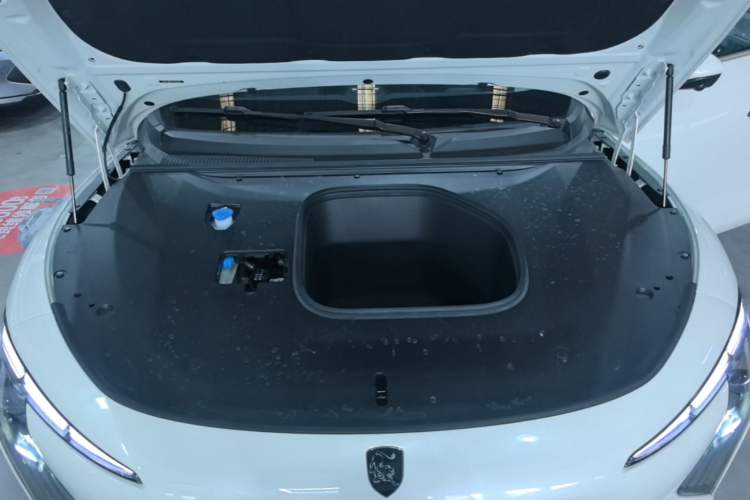 Used FORTHING Xinghai S7 2025 Model, 555 Star Creation Edition Engine Bay
