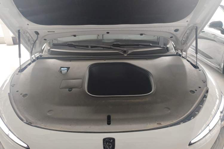Used FORTHING Xinghai S7 2025 Model, 555 Star Creation Edition Engine Bay