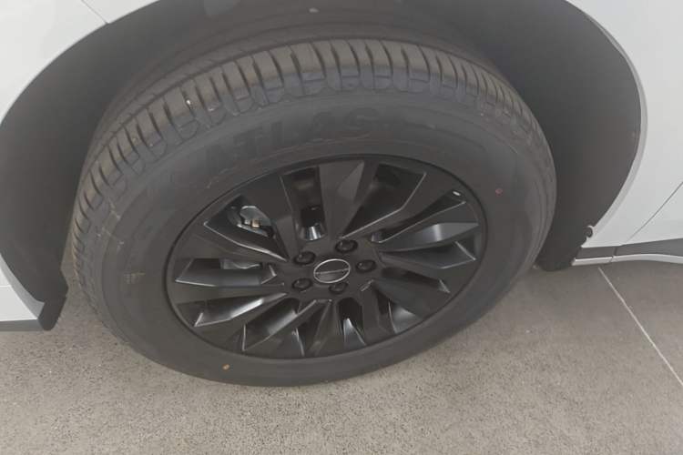 Used FORTHING Xinghai T5 2026 Model 530km Prestige Edition Left Front Wheel Hub