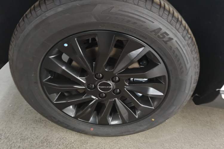 Used FORTHING Xinghai T5 2026 Model 530km Prestige Edition Right Rear Wheel Hub