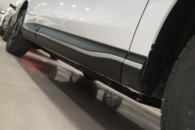 Used FORTHING Xinghai T5 2026 Model 530km Enjoyment Edition Right Side Sill