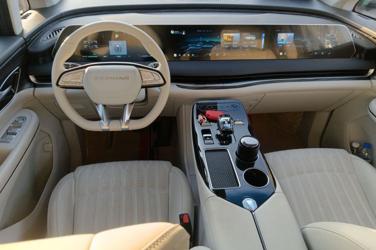 Used FORTHING Xinghai V9 2024 1.5TD 200km Qingyunti Series Premium Version Center Console
