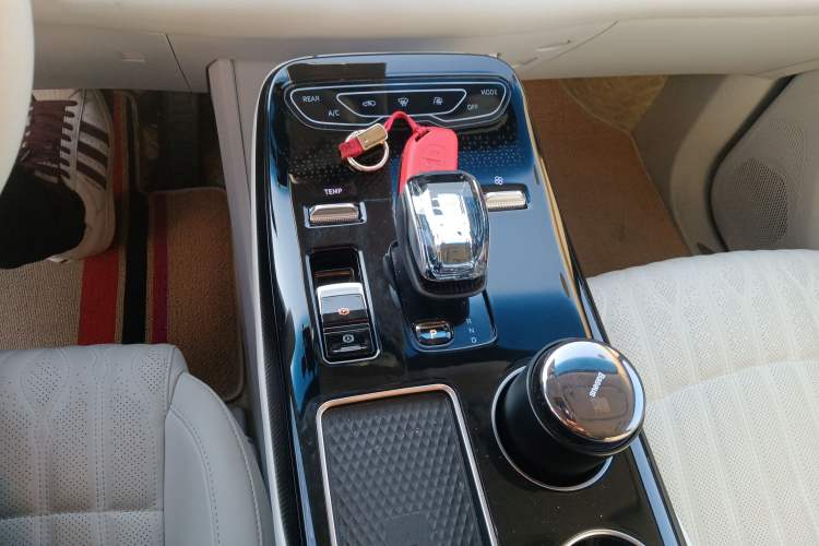 Used FORTHING Xinghai V9 2024 1.5TD 200km Qingyunti Series Premium Version Gear Lever