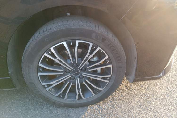 Used FORTHING Xinghai V9 2024 1.5TD 200km Qingyunti Series Premium Version Right Front Wheel Hub