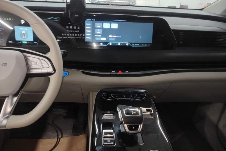 Used FORTHING Xinghai V9 2024 1.5TD 200km Chinese Knot Series Luxury Version Audio And AC Panel