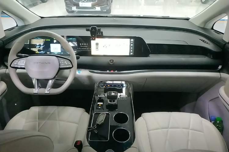 Used FORTHING Xinghai V9 2024 1.5TD 200km Chinese Knot Series Luxury Version Center Console